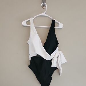 Black & White Wrap One-Piece Swimsuit - Sleek Contrast Design